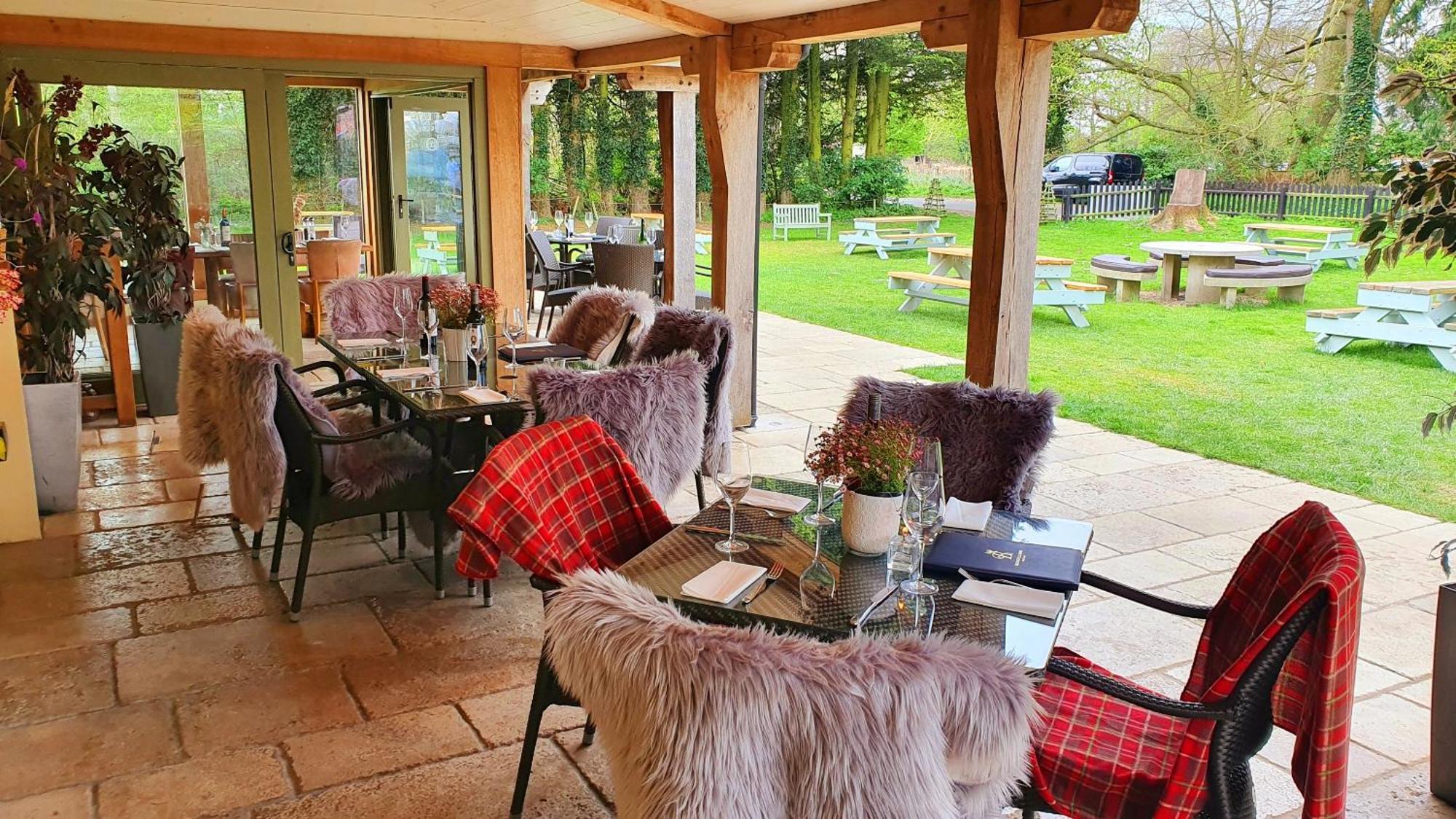 ホテル The Bedingfeld Arms Oxborough エクステリア 写真