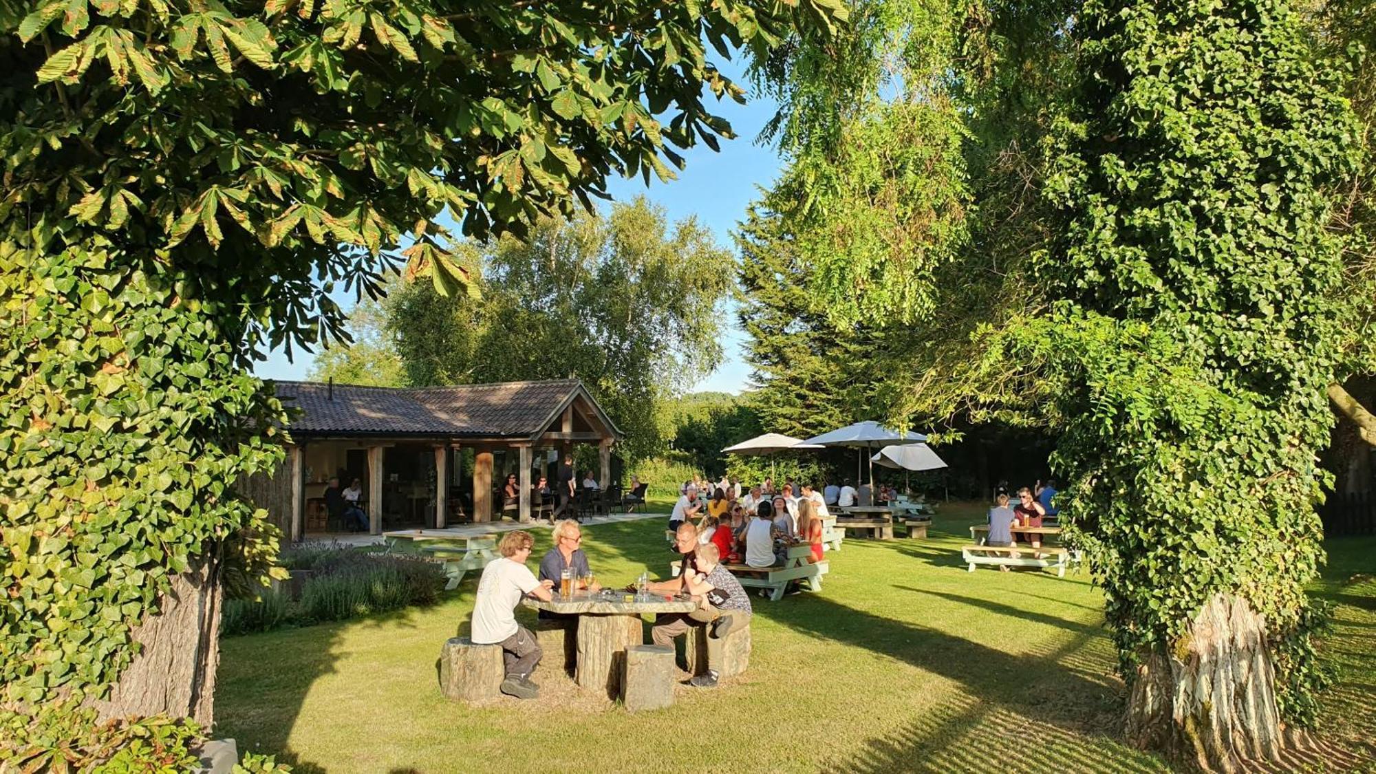 ホテル The Bedingfeld Arms Oxborough エクステリア 写真