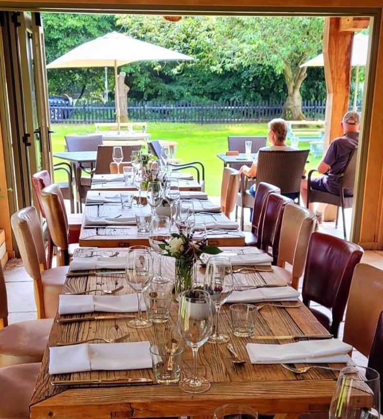 ホテル The Bedingfeld Arms Oxborough エクステリア 写真